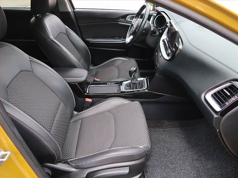 Kia XCeed (2020) Gold 1.4 T-GDI, Serv.kniha - fotka 9 z 18
