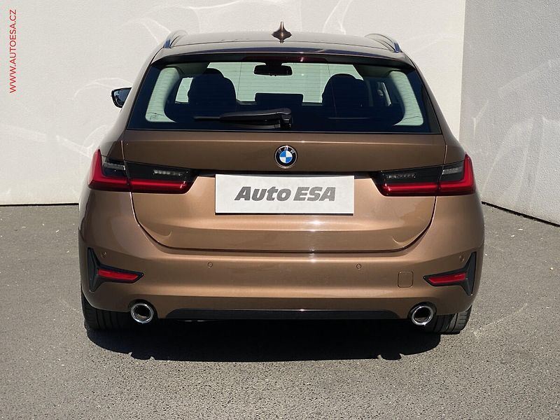 BMW Řada 3 (2019) 2.0 D 320d, Sport Line - fotka 5 z 19