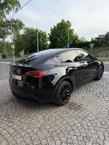 Tesla Model Y (2023) - fotka 5 z 23