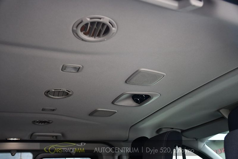 Ford Tourneo Custom 2.0EcoBlue 8.MÍST TITANIUM - fotka 30 z 43