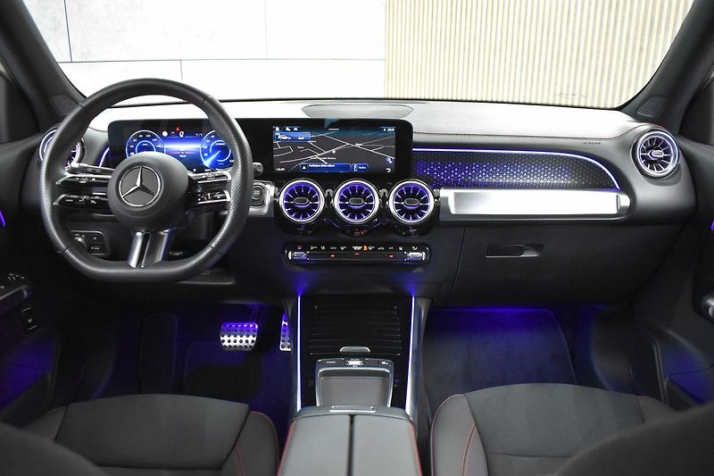 Mercedes-Benz EQB 300 66kWh*4MATIC*AMG*KAMERA*So - fotka 7 z 47