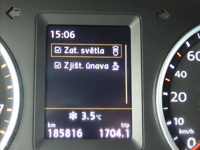 Volkswagen Tiguan 1,4 TSI 90KW SPORT - fotka 40 z 50