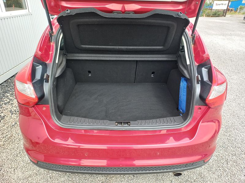 Ford Focus (2011) 1.6i 110kW  - fotka 12 z 22