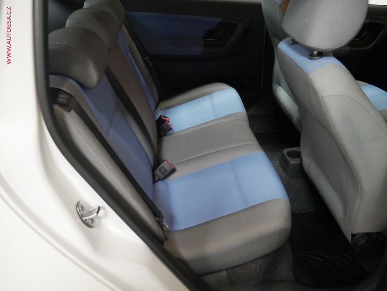 Škoda Fabia (2010) 1.2 TSI, ČR, AC - fotka 11 z 15