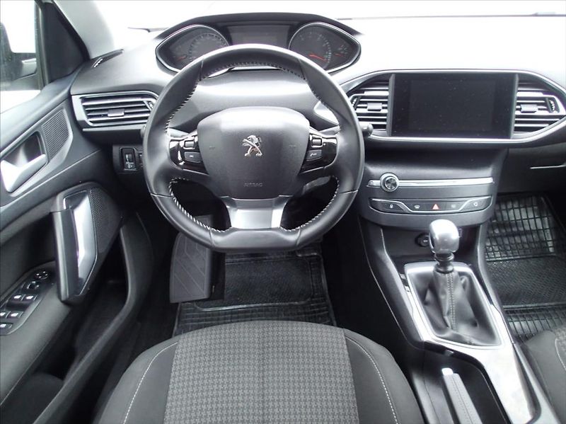 Peugeot 308 1,2 PureTech 81kw,Po SERVISU!! - fotka 12 z 29