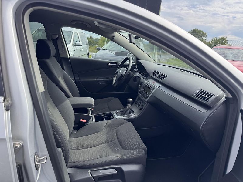 Volkswagen Passat B6 2.0 TDI,103 kW, 187 tis km, - fotka 20 z 21