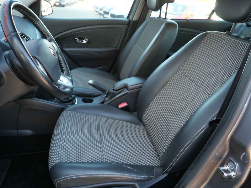 Renault Fluence (2013) 1.6i 16V, ČR, Techno - fotka 9 z 19