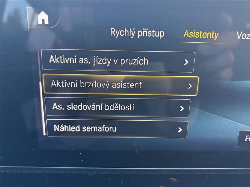 Mercedes-Benz GLA 2,0 2.0d AT,Full Led,Nav,Výhře - fotka 18 z 35