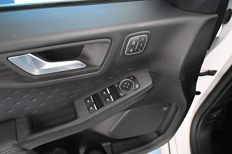 Ford Kuga (2021) 2.5 VIGNALE VIRTUAL LED ACC BO - fotka 15 z 48