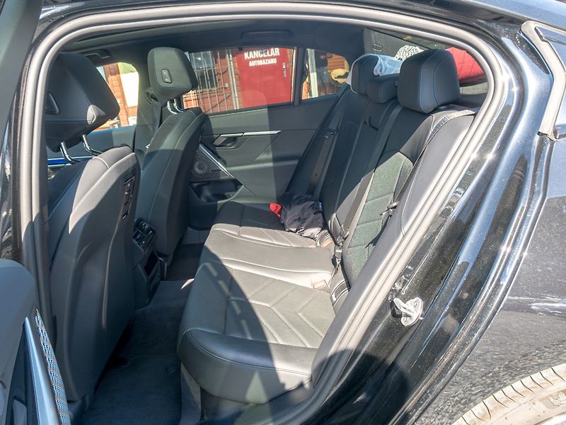 BMW Řada 5 (2025) ČR 550e xDrive - fotka 38 z 41
