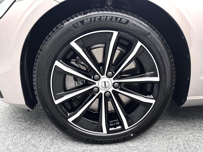 Volvo V60 (2026) T6 AWD Plug-in DARK PLUS - fotka 21 z 25