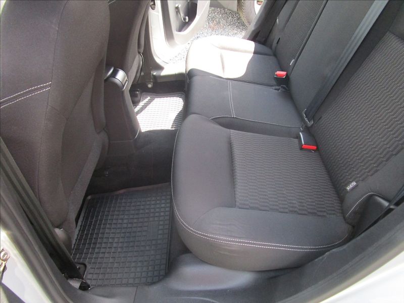 Peugeot 208 1.2i Klima, Navi - fotka 27 z 38