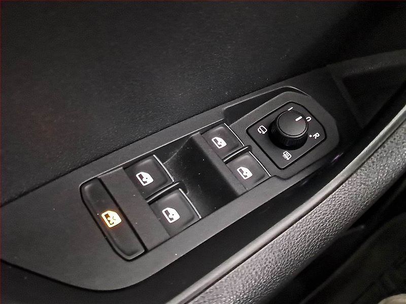 Škoda Karoq (2019) 1.6 TDI - fotka 16 z 16