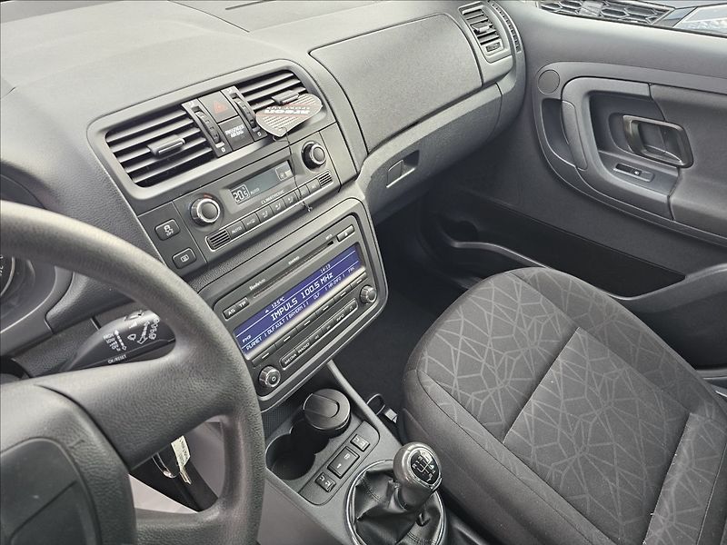 Škoda Fabia II 1,2TSi 63KW Ambiente - fotka 14 z 43