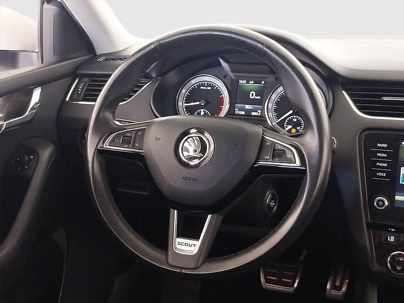 Škoda Octavia (2019) Scout 2.0 TSI, 4X4, Automat - fotka 16 z 26
