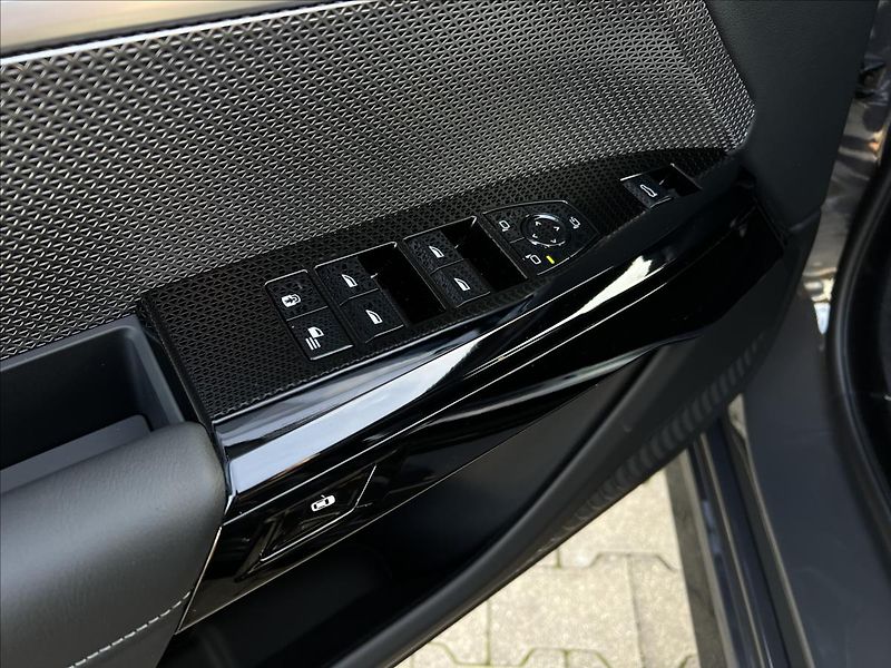 BMW Řada 7 750e Msport Pro xDrive - fotka 28 z 43