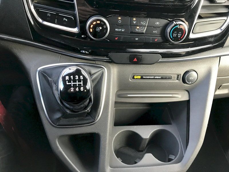 Ford Tourneo Custom (2018) - fotka 25 z 26