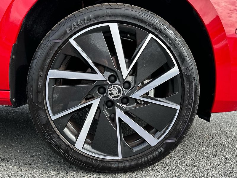 Škoda Kamiq 1,5 TSI / 110 kW Drive Extra D - fotka 10 z 23