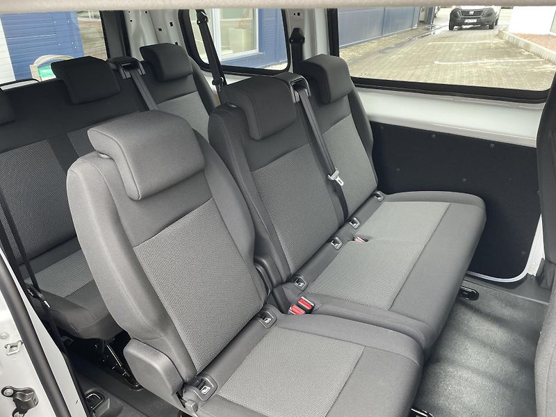 Peugeot Expert (2025) COMBI L2 2.0BHDi 180k EAT8 - fotka 19 z 21