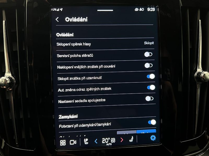 Volvo V90 T6 AWD DARK PLUS - fotka 37 z 45