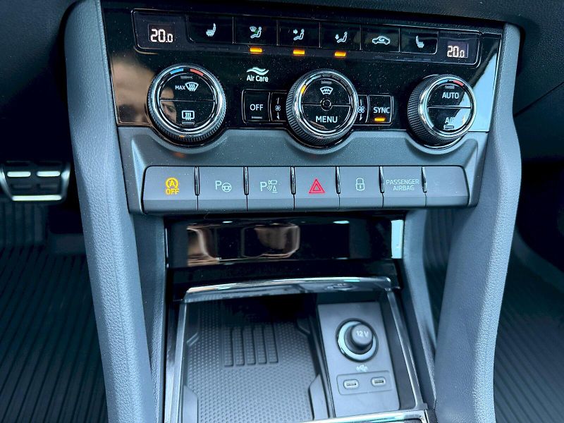 Škoda Karoq (2024) 2.0 TSI 140kW 4x4 SportLine - fotka 27 z 35