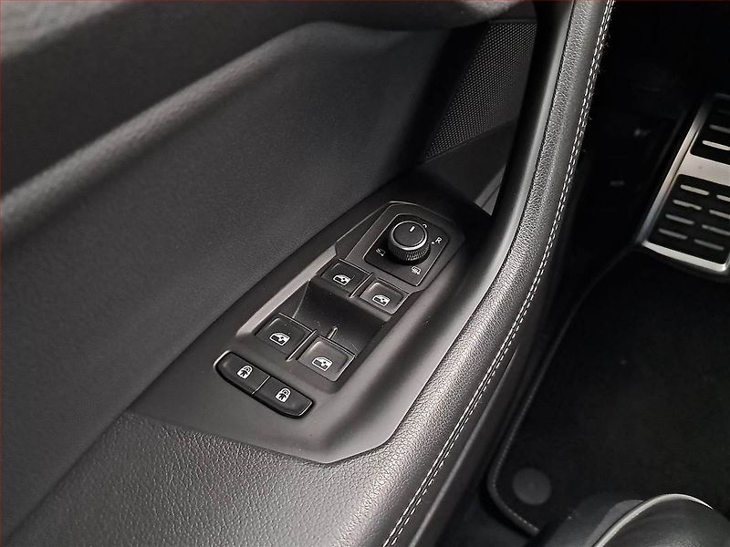 Volkswagen Touareg (2019) 3.0 TDI - fotka 16 z 21