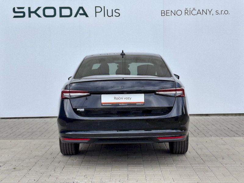 Škoda Superb (2025) iV SportLine DSG 1,5TSi 150kW - fotka 13 z 35