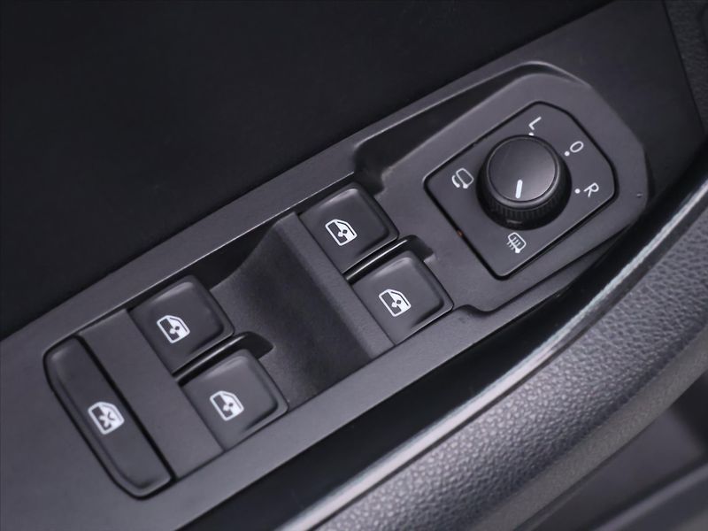 Škoda Karoq 2,0 TDI DSG 4x4 Sportline DPH - fotka 18 z 41