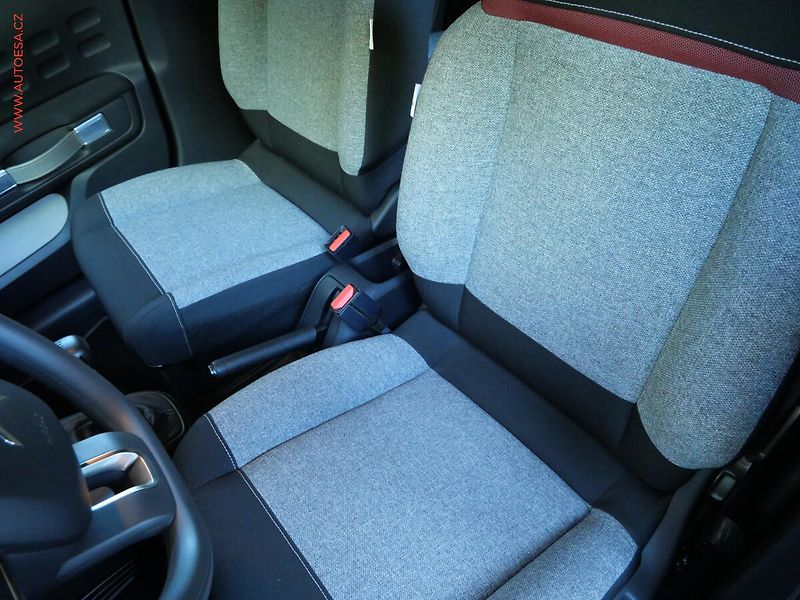 Citroën C3 (2022) 1.2PT, 2.maj,ČR, LED, park - fotka 9 z 20