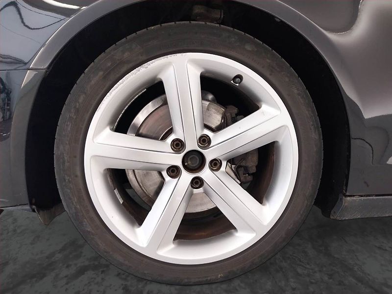 Audi A4 (2010) 2.0 TDI, Serv.kniha, Xenony - fotka 15 z 21