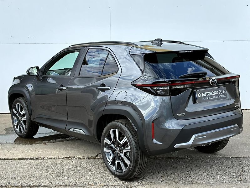 Toyota Yaris Cross 1.5 HSD 130k e-CVT AWD Executi - fotka 7 z 22