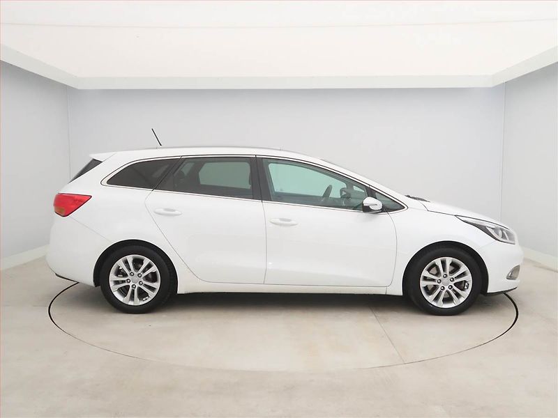 Kia Ceed (2016) 1.6 CRDi, Serv.kniha, Navi - fotka 6 z 16