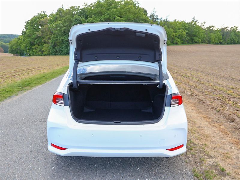 Toyota Corolla 1,5 VTi Aut. DPH CZ Comfort - fotka 9 z 30