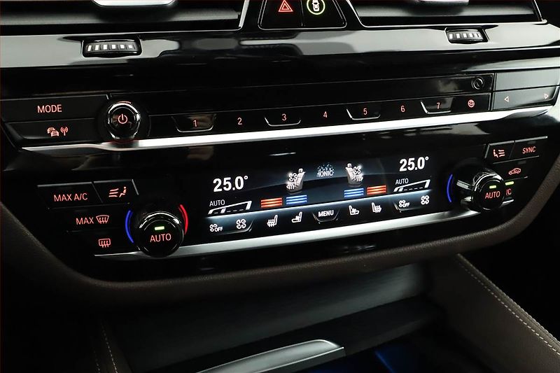 BMW Řada 5 (2022) 530e xDrive - fotka 15 z 22
