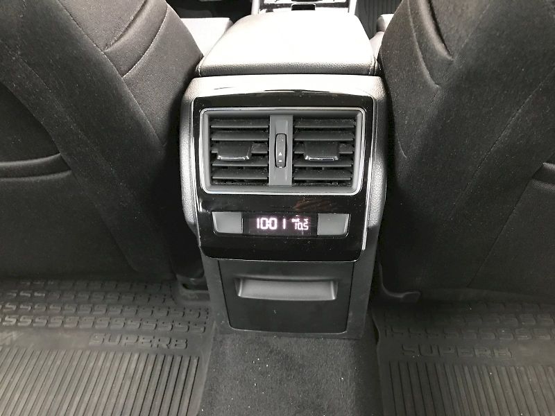 Škoda Superb (2018) COMBI / 2.0 TDI / 110 kW / 7DS - fotka 16 z 27