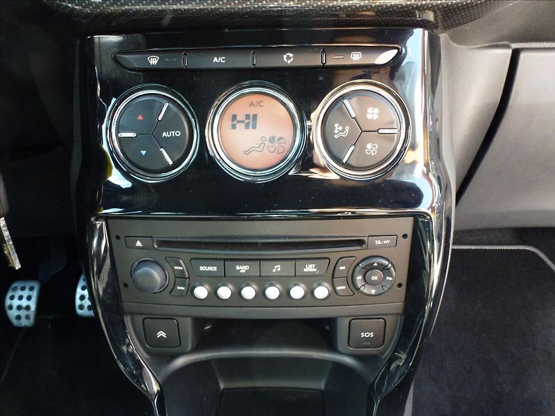 Citroën DS3 1,6 16V VTi THP SportChic - fotka 32 z 49