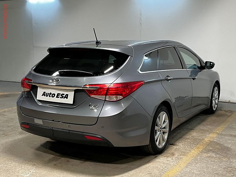Hyundai i40 (2012) 1.7 CRDi, LED, autoAC - fotka 4 z 19