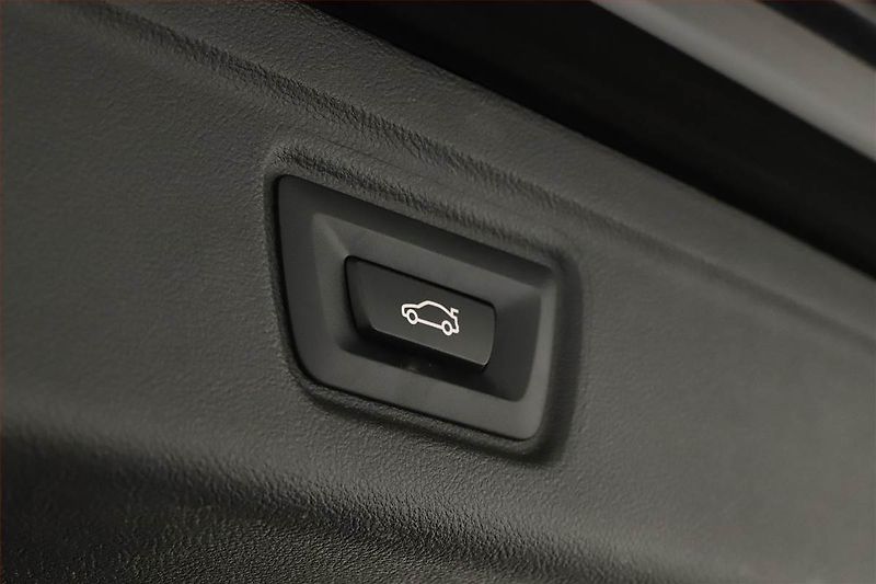 BMW Řada 3 (2023) M Sport 320 d xDrive - fotka 18 z 18