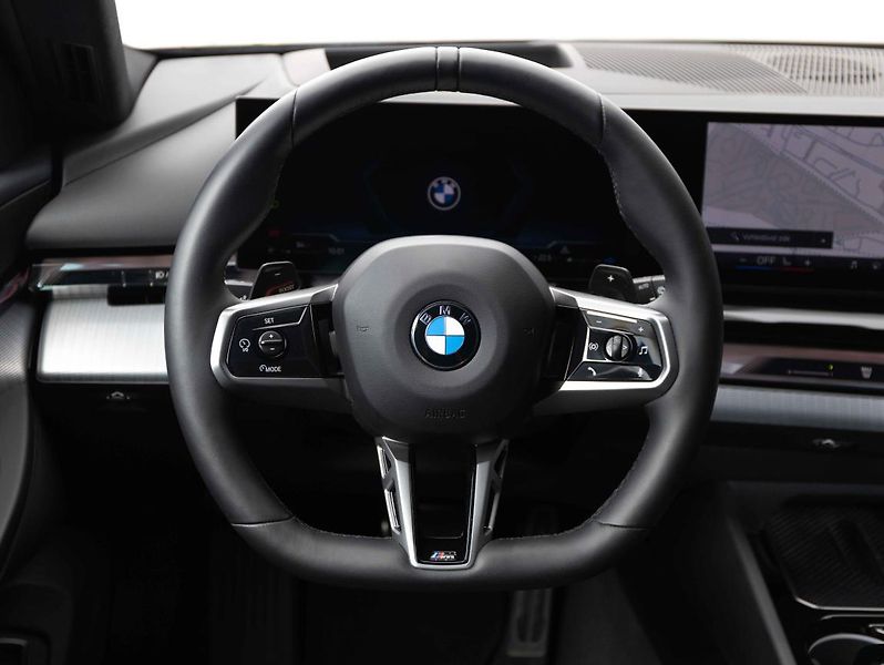 BMW Řada 5 540d xDrive Touring - fotka 12 z 22