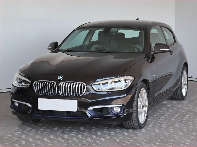 BMW Řada 1 (2016) Urban Line 118d, Automat - fotka 2 z 23