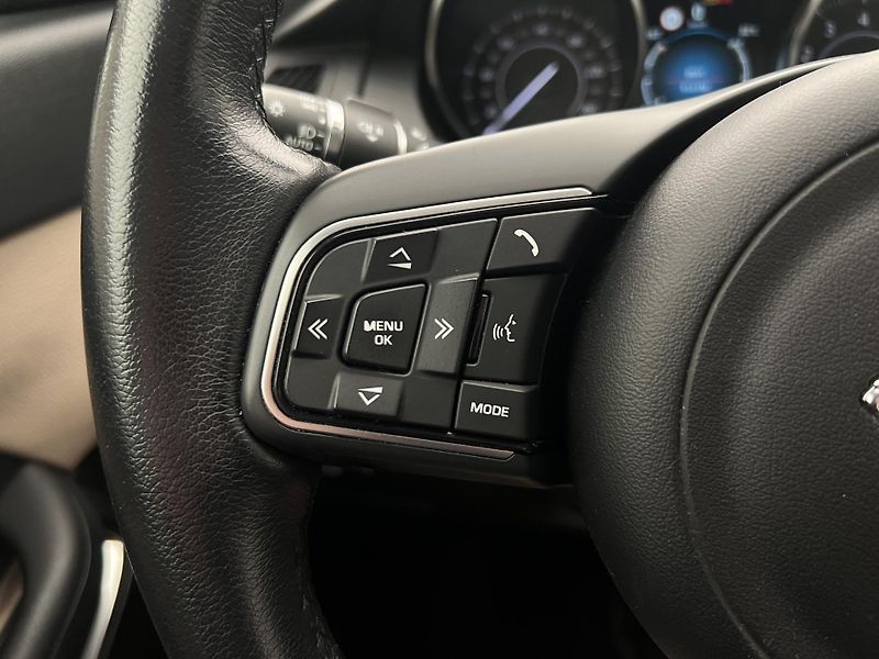 Jaguar E-Pace P250 AWD AUT - fotka 23 z 44