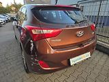 Hyundai i30 1.6-PĚKNÁ VÝBAVA-ODĚRKY - náhled 9
