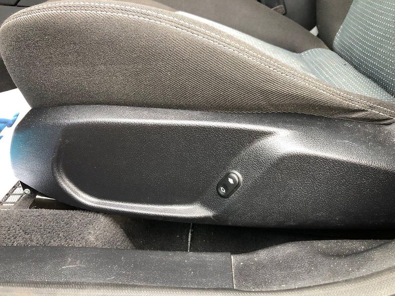 Ford Mondeo (2011) 1.6 TDCi - fotka 24 z 32