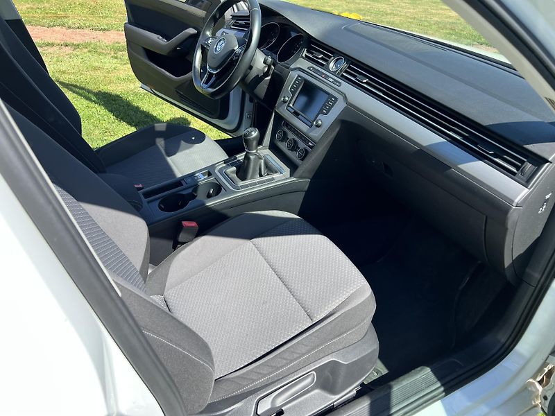 Volkswagen Passat 1.4TSI 92KW,NAVI,LED,ALU - fotka 20 z 44