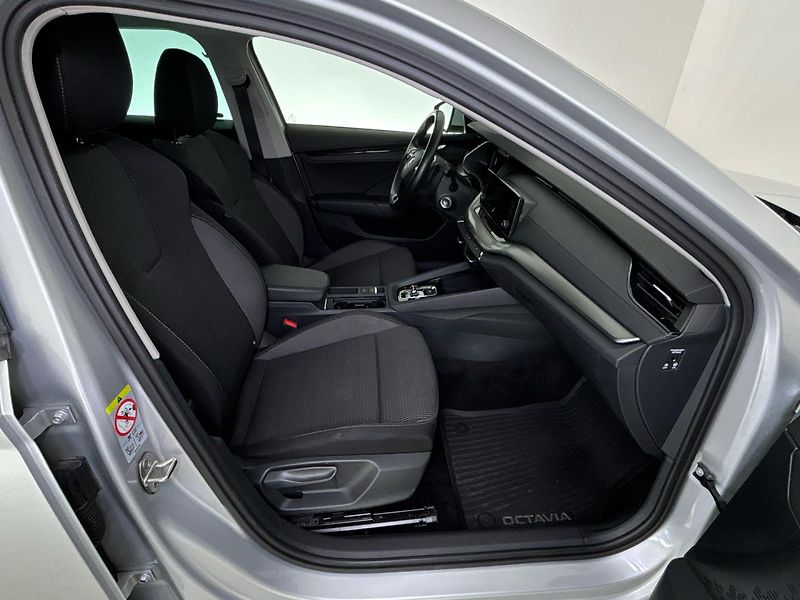 Škoda Octavia Ambition DSG - fotka 9 z 27