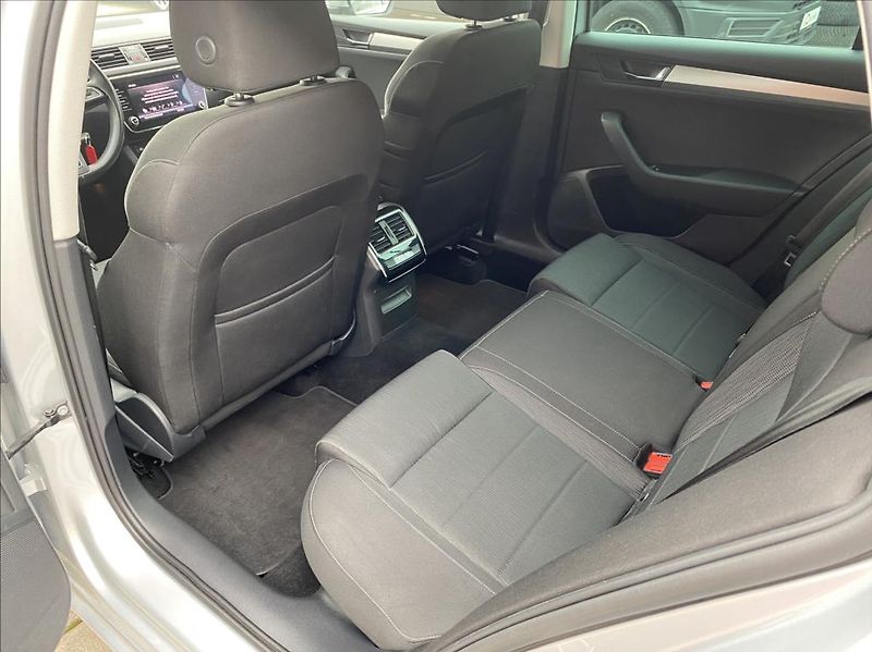 Škoda Superb 2,0 TDi  EXECUTIVE / DSG / NAV - fotka 15 z 37