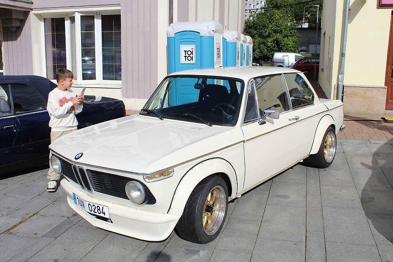 V severočeském Litvínově se uskutečnil premiérový Autofest. Na snímku je luxusní Porsche 911 Spirit.