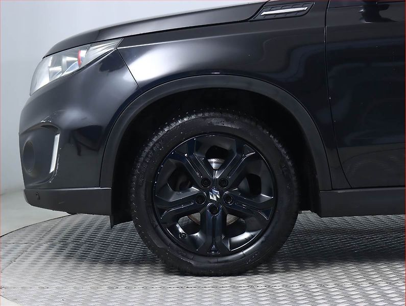 Suzuki Vitara (2017) 1.4 BoosterJet, 4X4, ČR,1.maj - fotka 13 z 19