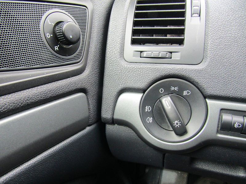 Škoda Octavia (2009) 1.6 MPI 75kW 1.MAJITEL - fotka 30 z 35