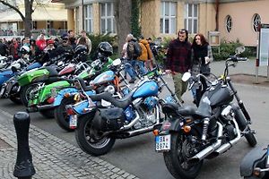 Z příjezdu spanilé jízdy motocyklů do Poděbrad.